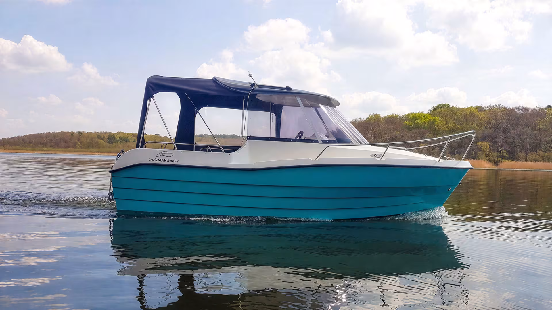 Führerscheinfreies Motorboot auf dem Jabelschen See