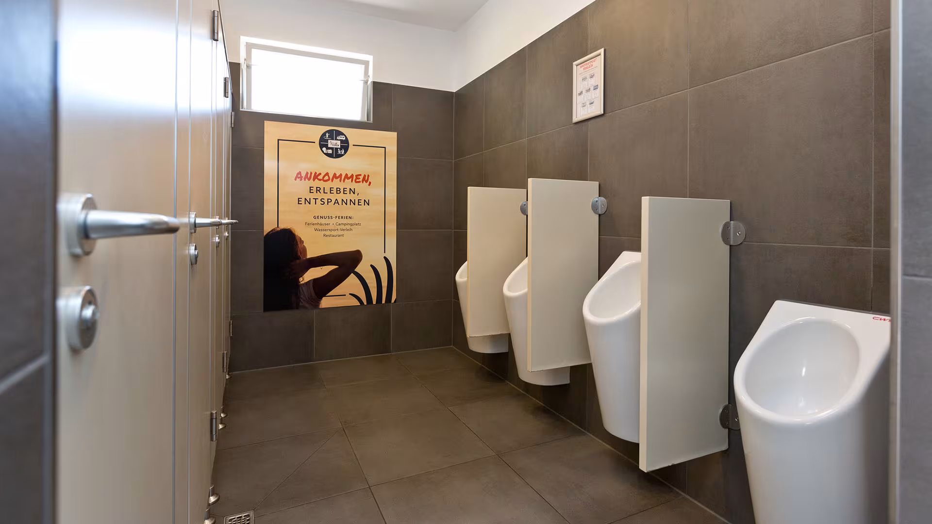 Sanitäranlage mit Urinalen im Herren-WC des Campingplatzes